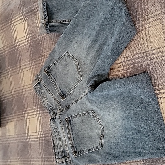 Distressed Ankle Jeans - Picture 3 of 4